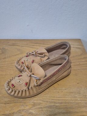 Wakonsun Women's Hazelnut Beaded Leather Sole Moccasin Sz 7